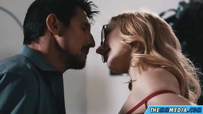 Ucansi lwezothando ne-blonde eyisivila